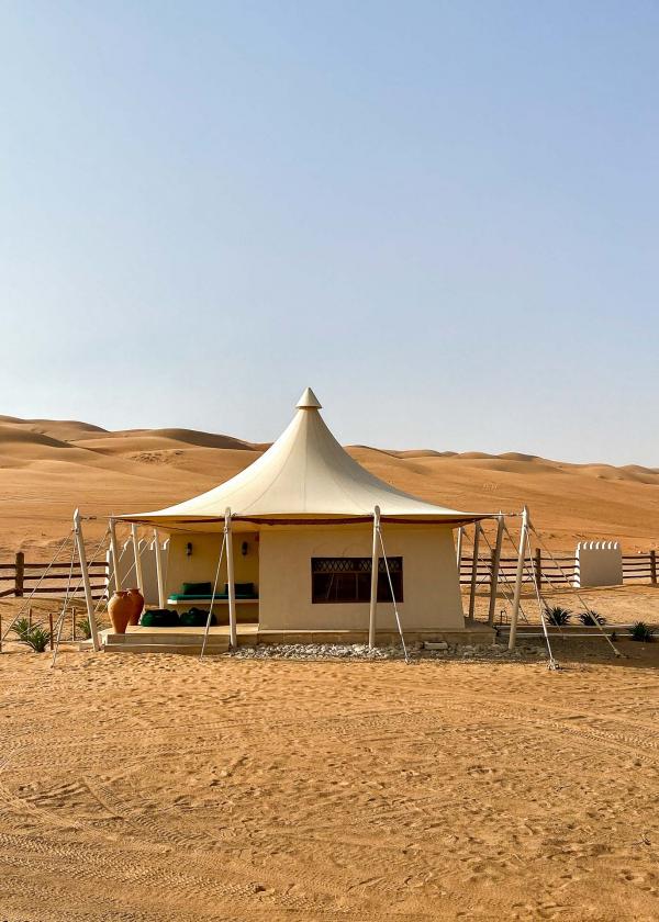 Le Desert Nights Camp et ses tentes 5 étoiles au milieu du désert à Oman