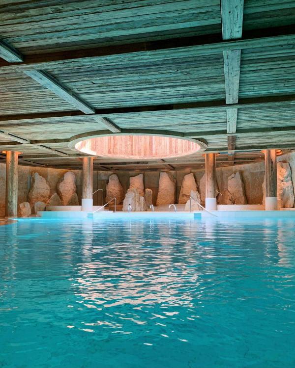 The Alpina Gstaad | Piscine intérieure du Spa Six Senses © YONDER.fr/PG