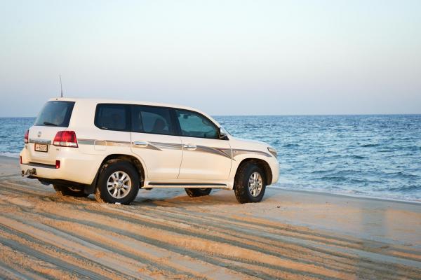"Dune bashing" au bord de la mer © YONDER.fr