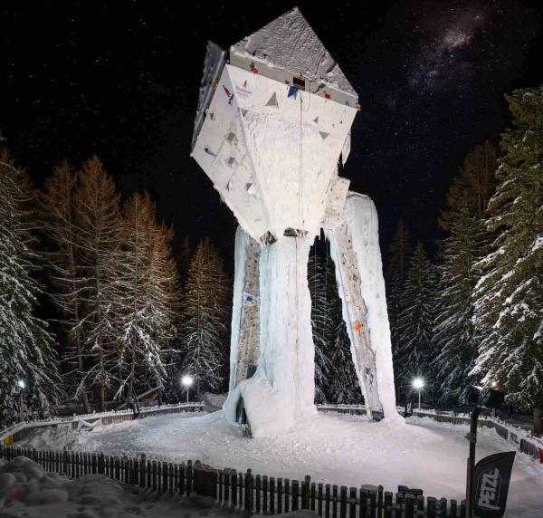 Initiation à l’escalade sur glace © O. Allamand Initiation à l'escalade sur glace © O. Allamand