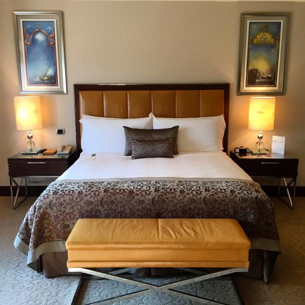 Lit king size et confort impeccable dans les chambres © Yonder.fr Lit king size et confort impeccable dans les chambres © Yonder.fr