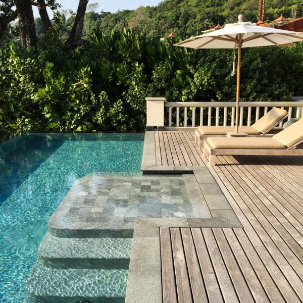 Particularité du Trisara, toutes les chambres, suites et villas disposent de magnifiques piscines infinity surplombant la mer | © Yonder.fr Particularité du Trisara, toutes les chambres, suites et villas disposent de magnifiques piscines infinity surplombant la mer | © Yonder.fr