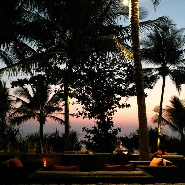 Difficile de rêver d’un lieu plus agréable pour prendre l’apéro lors du coucher de soleil | © Yonder.fr Difficile de rêver d’un lieu plus agréable pour prendre l’apéro lors du coucher de soleil | © Yonder.fr