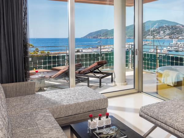 Vue sur la marina depuis l’une des Cloud 9 Corner Suite | © Aguas de Ibiza Vue sur la marina depuis l'une des Cloud 9 Corner Suite | © Aguas de Ibiza