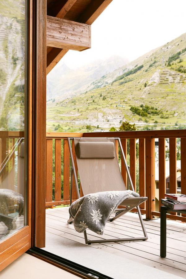 Terrasse avec vue sur montagnes | © Nira Montana