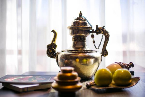 Théière dans une chambre © 2014 Shangri-La International Hotel Management Ltd