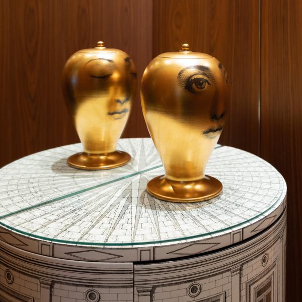 Détail de la suite Fornasetti. © DB / Yonder Détail de la suite Fornasetti. © DB / Yonder