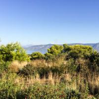 L'Amanzoe est installé au sommet d'une colline. Partout autour, la nature © Yonder.fr