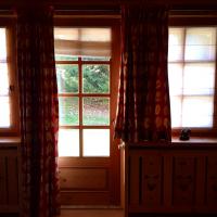 À l’intérieur de la chambre 108, dans le Chalet Alice © Yonder.fr À l'intérieur de la chambre 108, dans le Chalet Alice © Yonder.fr