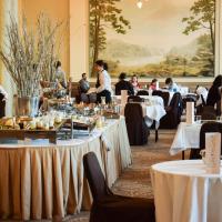 Le petit-déjeuner est servi dans une immense salle à manger © Yonder.fr