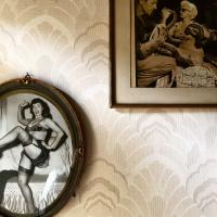 Quelques éléments de décoration rappellent que l'on est dans l'ancien quartier rouge © Yonder.fr