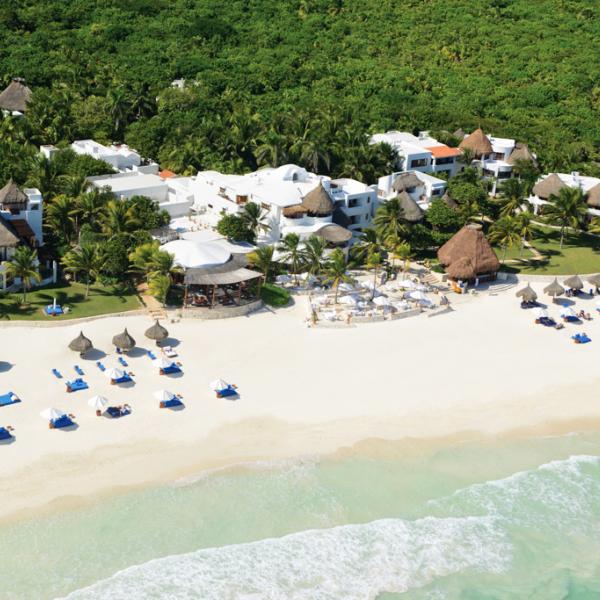 Vue aérienne du Belmond Maroma Resort & Spa et de sa somptueuse plage © Belmond Vue aérienne du Belmond Maroma Resort & Spa et de sa somptueuse plage © Belmond