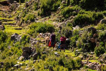Deux femmes, gardiennes de troupeaux. | © Cédric Aubert