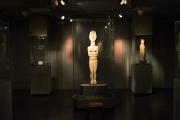 Les plus grandes des «figurines» des Cyclades ont en fait la taille de statues. Musée d’art cycladique.