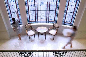 Escalier menant aux chambres © Four Seasons Hotels and Resorts