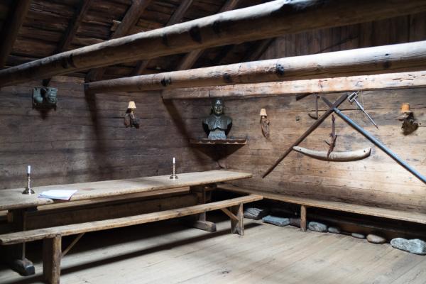 A l’intérieur de la Roykstovan. Kirkjubøur. A l’intérieur de la Roykstovan. Kirkjubøur.