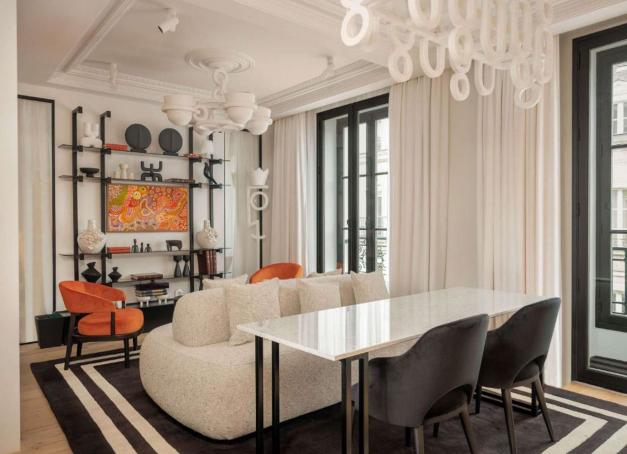 Le Balthazar Hôtel & Spa à Rennes présente une nouvelle résidence qui devrait ravir la clientèle. Lancées en juin 2024 sous l'enseigne MGallery, les suites-appartements au chic très urbain de Maison Balthazar déroulent un luxe tout aussi raffiné que l'hôtel 5 étoiles. Focus. 
