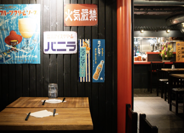 Découvrez Jinchan Yokocho, du couple franco-japonais Miyo & Alban Cacace, qui a ouvert à deux minutes de la Place de la République à Paris, après le succès de leur première enseigne Jinchan Shokudo dans le 12e arrondissement.