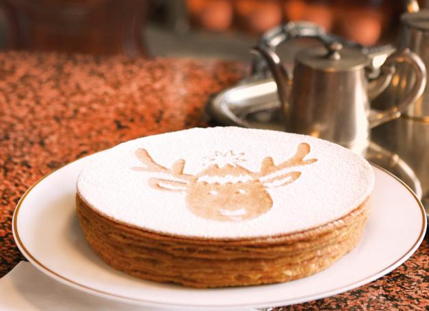 Mais quelle est la meilleure galette des rois de Paris pour l’Épiphanie 2023 ? La question mérite d’être posée tant les chefs médiatiques, les grands pâtissiers et les palaces rivalisent d’inventivité afin de « réinventer » la recette de la traditionnelle galette frangipane. On a testé pour vous !