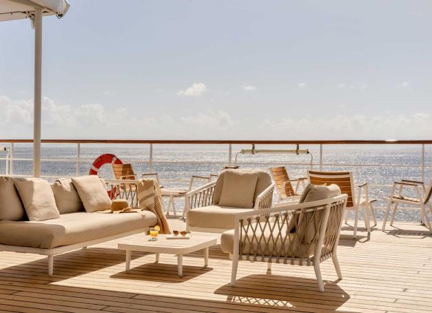 Ses îles, de la Corse aux Cyclades en passant par la Sicile et la Sardaigne, captivent les esprits. Les villes, les rivages et criques de cette mer légendaire laissent des souvenirs inoubliables. Optez pour l'une des plus belles croisières en Méditerranée, à la voile ou en yacht. 