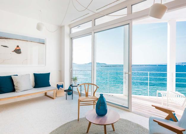 La rédaction vous emmène à la découverte des meilleurs hôtels à Marseille, entre hôtels de luxe, hôtels 4 et 5 étoiles et maison d’hôtes au cœur de la cité Phocéenne. Suivez le guide. 