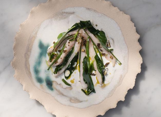 Avec ce premier restaurant dans l'ancien fort d'Issy-les-Moulineaux, le chef Alexis Voisenet réalise son rêve d'enfant. Un lieu original et séduisant, pour une cuisine et un moment joyeux, qui valent clairement le déplacement  